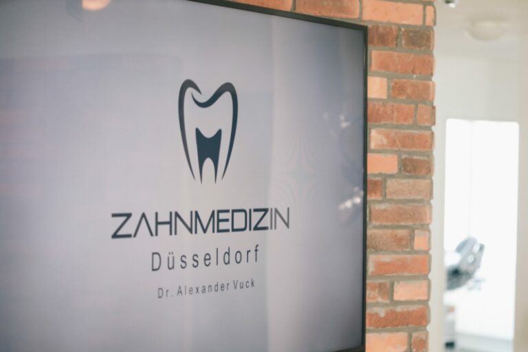 Zahnarzt in Düsseldorf - Dr. Alexander Vuck